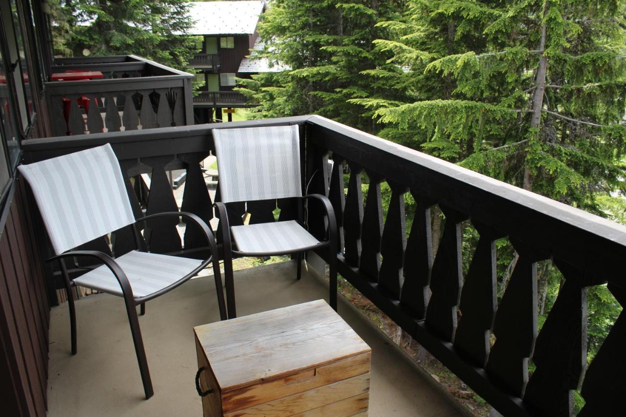 Crystal Chalets Greenwater Exterior photo
