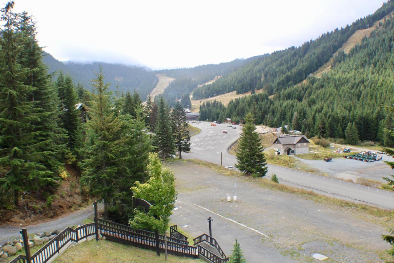 Crystal Chalets Greenwater Exterior photo